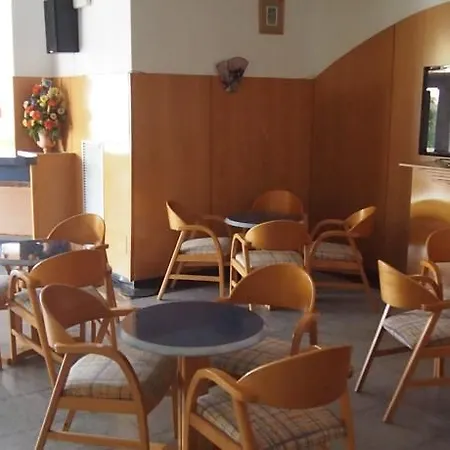 新海洋公寓式酒店 3*